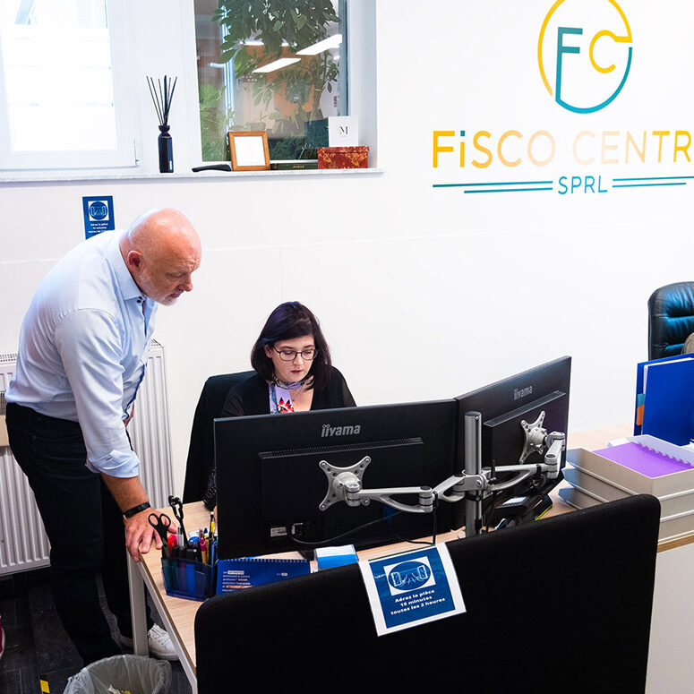 Franck et une employée de Fisco Centre Hainaut, gestion comptable et fiscale